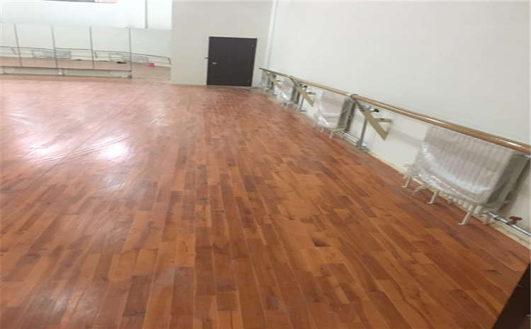 重慶俄勒岡松籃球館木地板怎么維修？