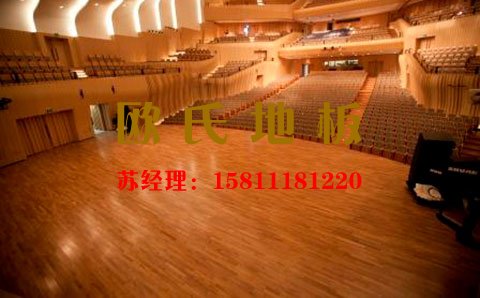 什么是綠色的舞臺運動木地板？