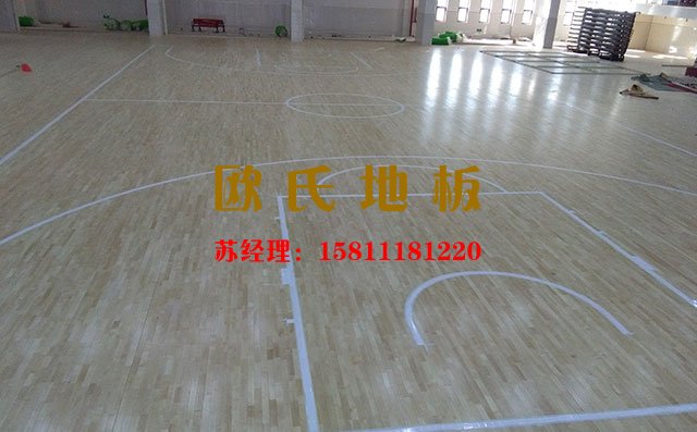 為什么室內(nèi)籃球場多用運(yùn)動木地板？