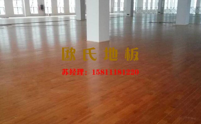 舞臺(tái)木地板廠家解析專(zhuān)業(yè)舞臺(tái)木地板的優(yōu)點(diǎn)——?dú)W氏地板