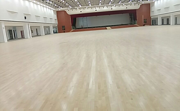   咸陽單層龍骨結構的體育館用楓木運動地板的好處是什么體育木地板廠家價格